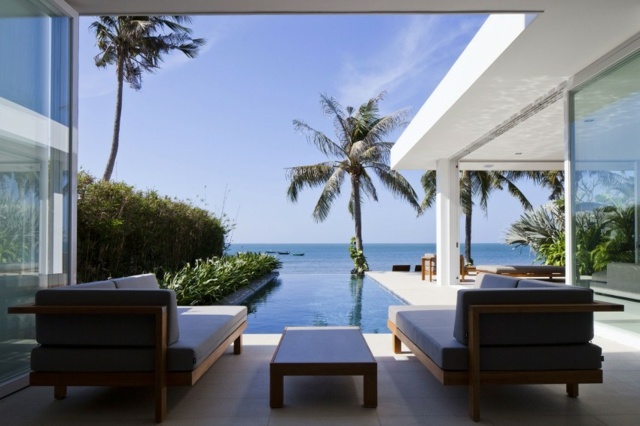 Swimming-Pool-Design-Haus-mit-Blick-aufs-Meer