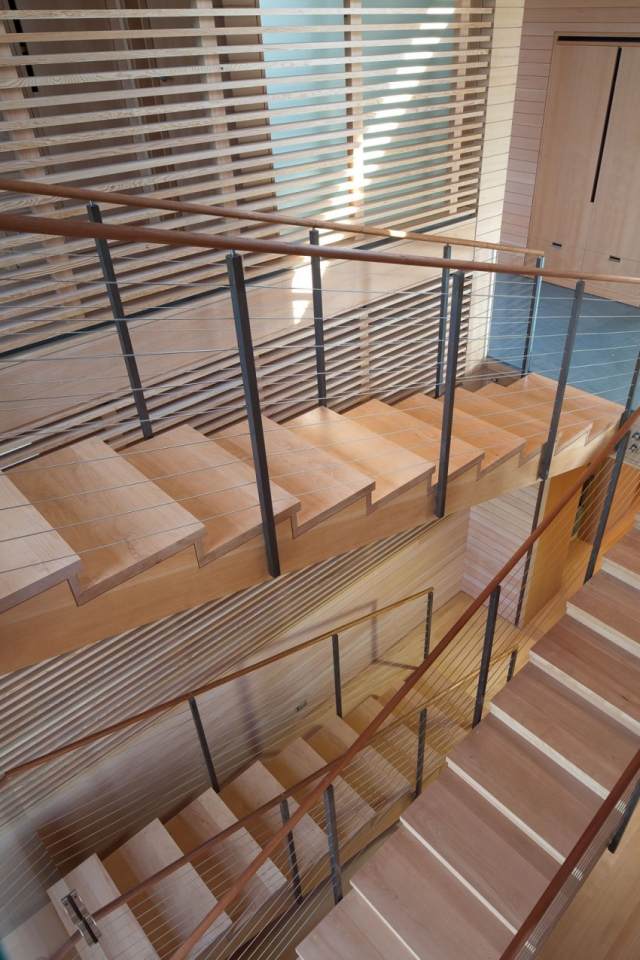 Treppenhaus-gestalten-Eichenholz-Metall-Konstruktion-Architektenhaus