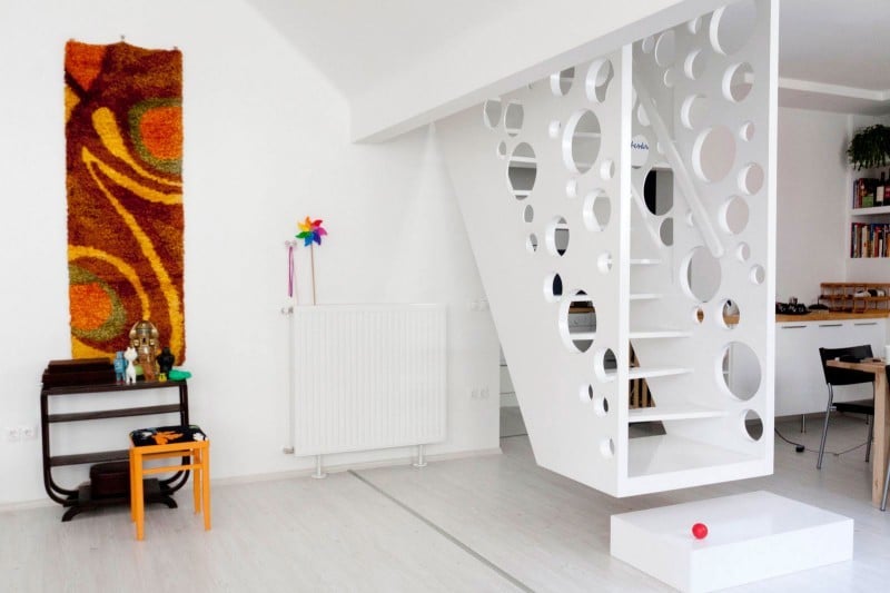 Treppenhaus-gestalten-futuristische-Treppe-Gelaender-Wohnung