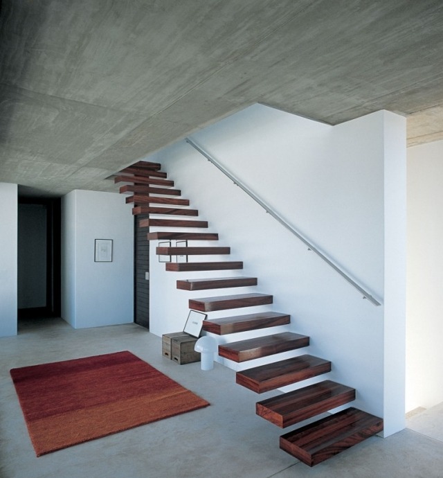 Treppenhaus-gestalten-ideen-minimalistisch-schwebende-stufen-Handlauf-Stahl-geradläufig