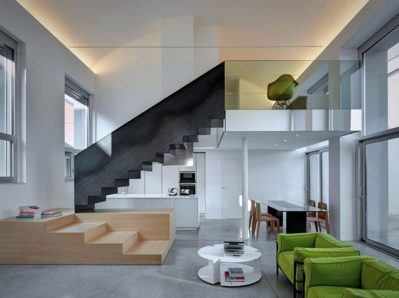 Treppenhaus-gestalten-modernes-Einfamilienhaus-Glas-Gelaender