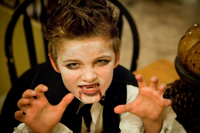 Vampire-Kinder-Make-up-Ideen-Junge