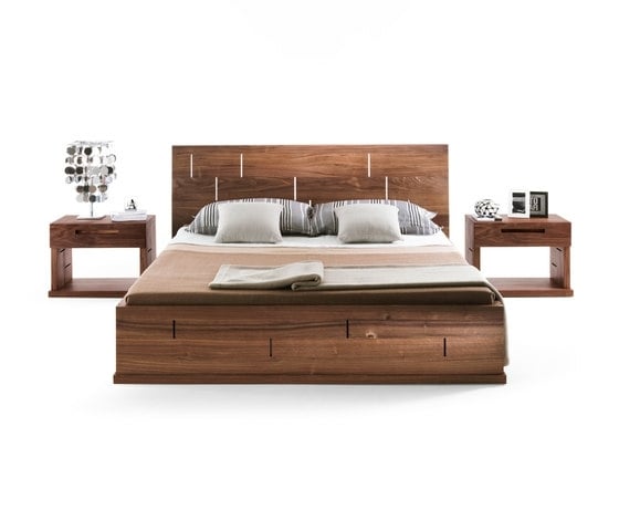 Vera-von-Riva-Bett-aus-Massivholz-mit-Nachttischkommoden