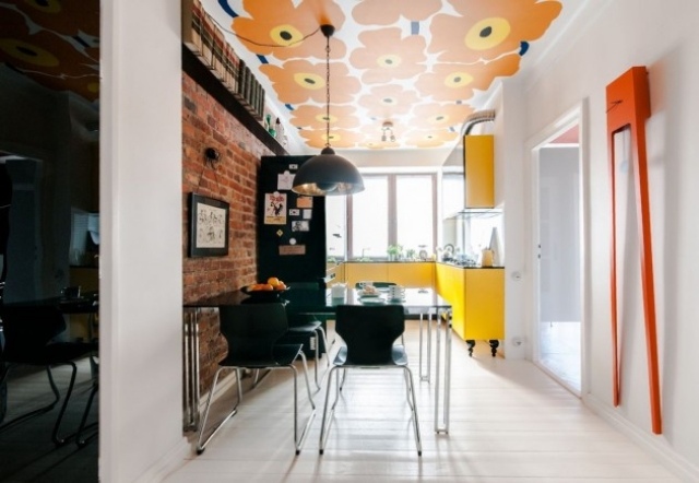 Wanduhr-Design-Rot-gelbe-Küche-Decke-Verziert-mit-Blumen-orange