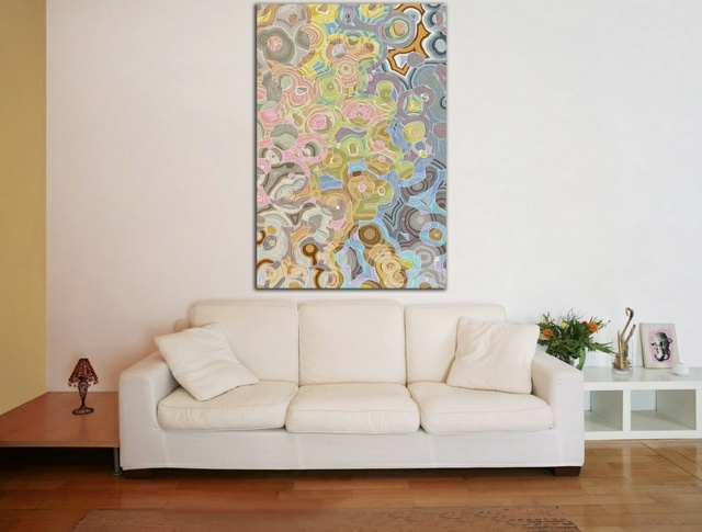Kunst Sofa weiße Farbe Laminatboden Beistelltisch