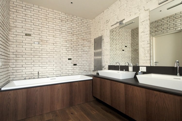badezimmer design weiss backstein wand holz verkleidung badewanne
