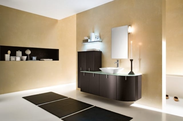 badezimmer-ocher-farbene-wände-stylisch-möbelset-einbau-nische-für-zubehör
