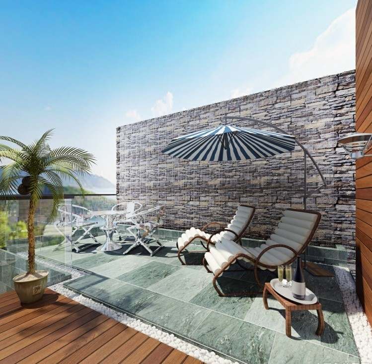 balkonideen zum gestalten minimalistisch fliesen gruen stein sonnenschirm wasserfall wand