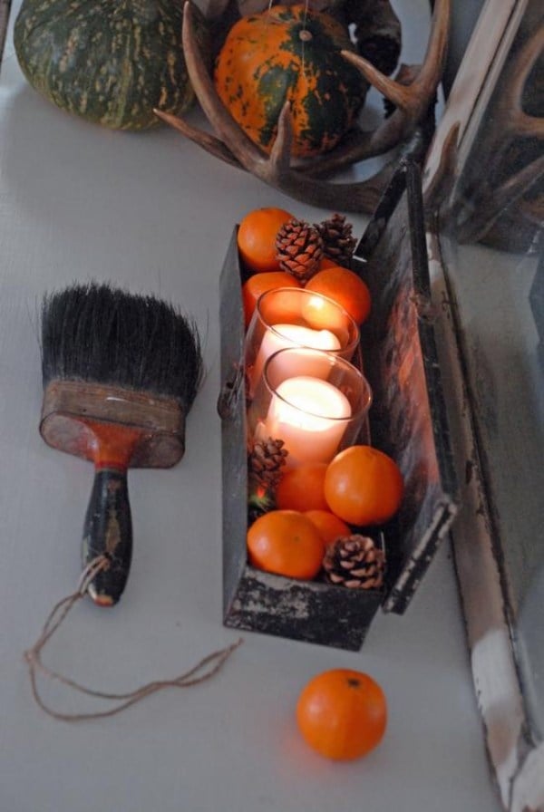 dekoration-herbst-tisch-tangerinen-duftende-windlichter-zapfen