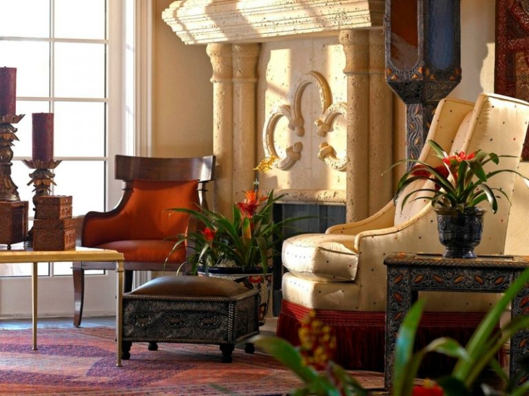 der marokkanische stil romantisch kamin ornamente sessel ottoman
