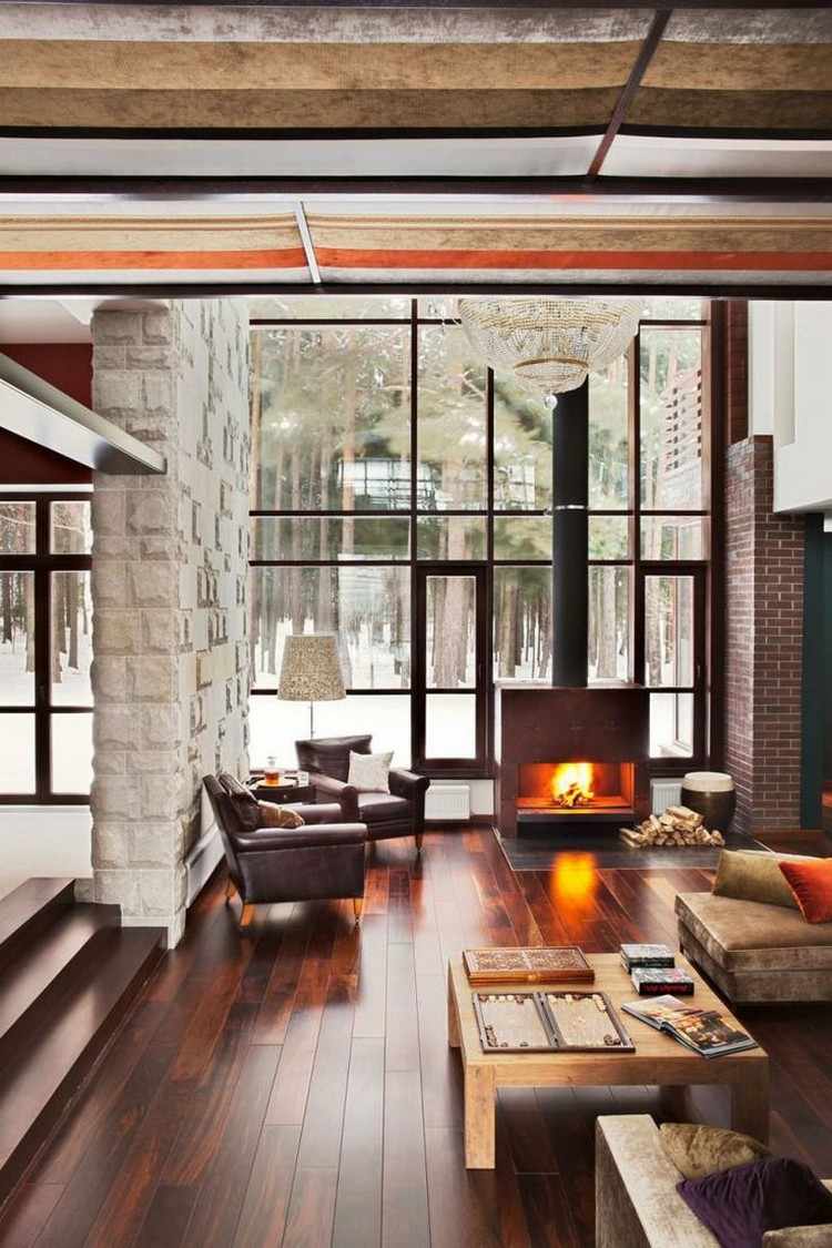 design-ideen-wohnzimmer-landhausstil-holzbodenbelag-glasfassade-holzkamin