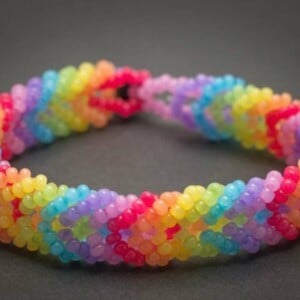 diy armband regenbogen farben Rocaillesperlen schmuck