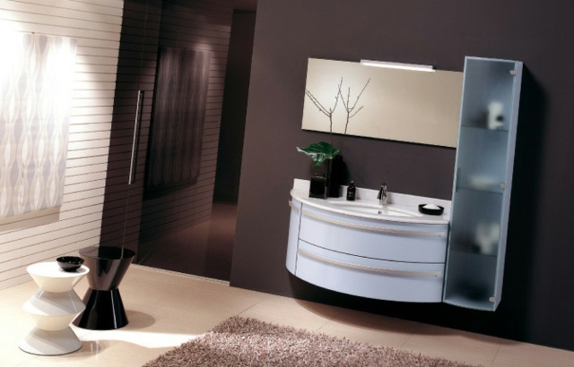 dreifarbiges-Badezimmer-Set-Waschbecken-Regal-und-Spiegel