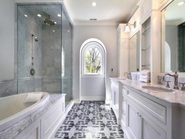 edle-marmor-mosaike-badezimmer-boden-luxus-ausstattung