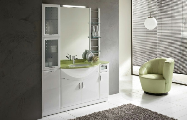 eingebautes-Badezimmerset-Schrank-Waschbecken-in-Weiß