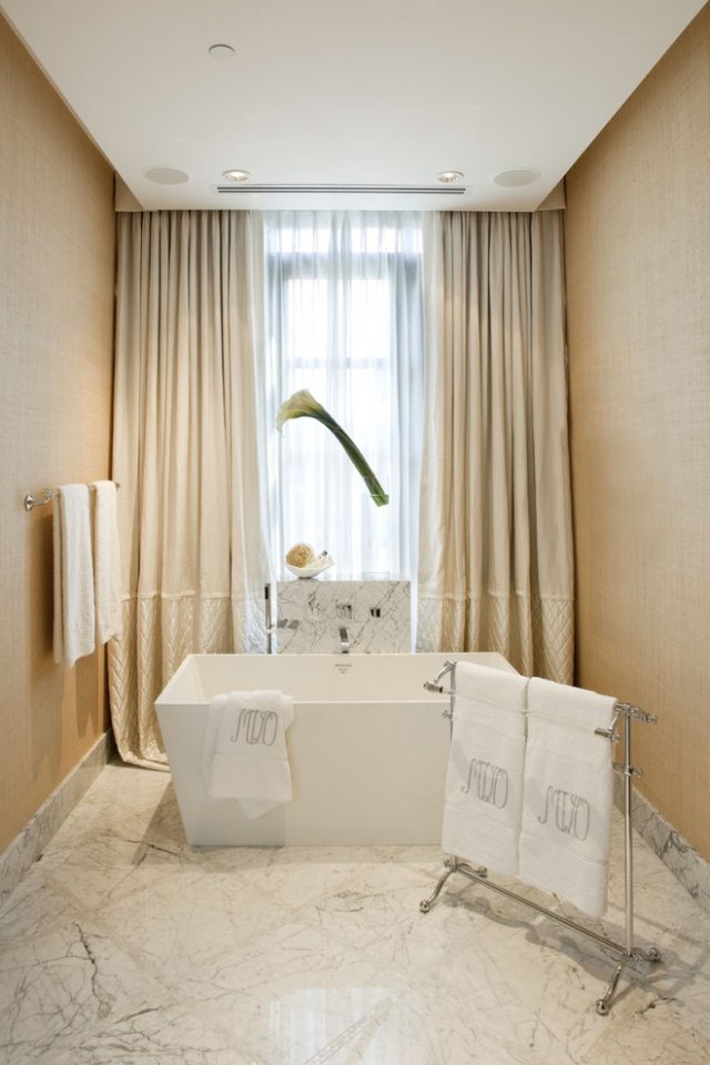 ergonomisch-design-badewanne-edel-material-rechteckig-minimalistisch