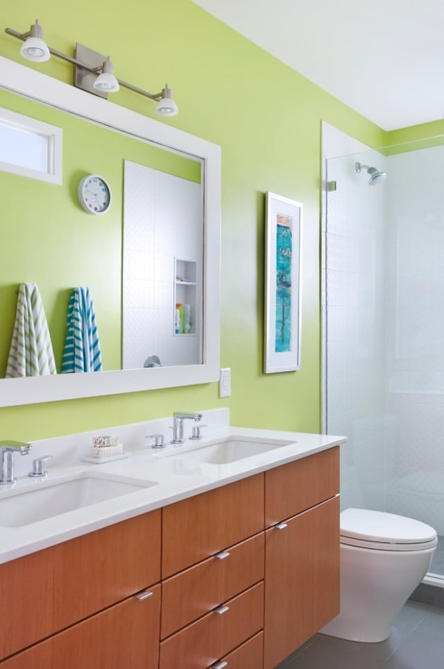 farbe im badezimmer-gruen-wasserabweisend-doppelwaschtisch