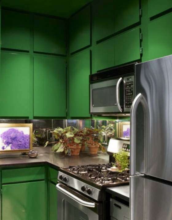 farbige-Lösung-für-kleine-Küchen-in-Grün