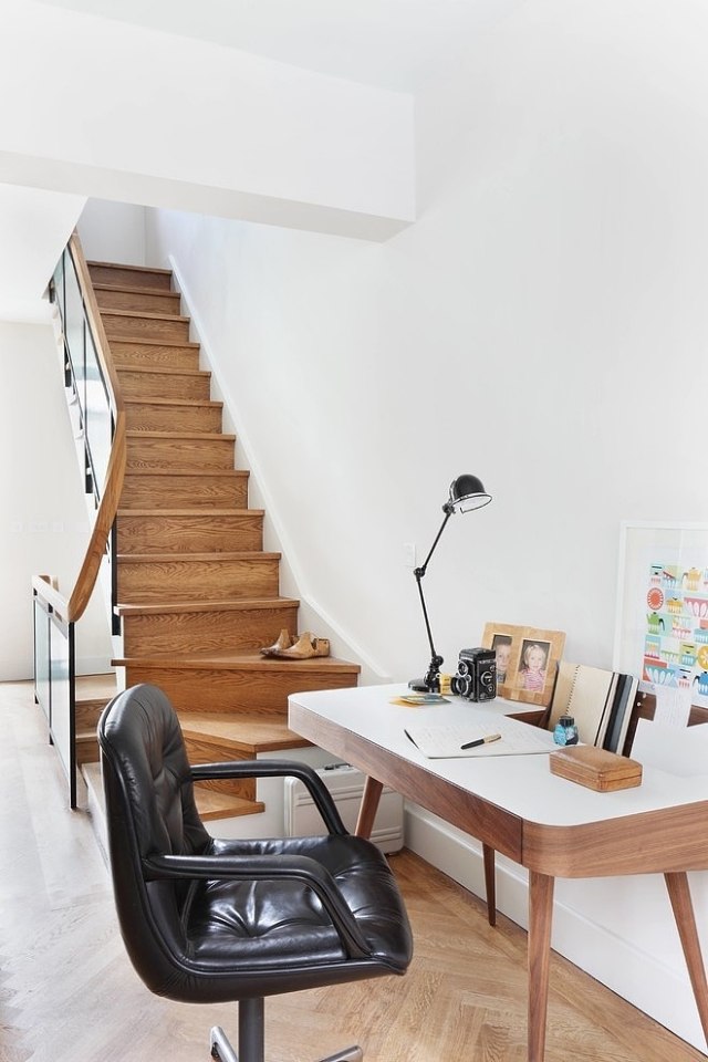 geradläufige-treppe-eichenstufen-home-office-einrichtungsideen
