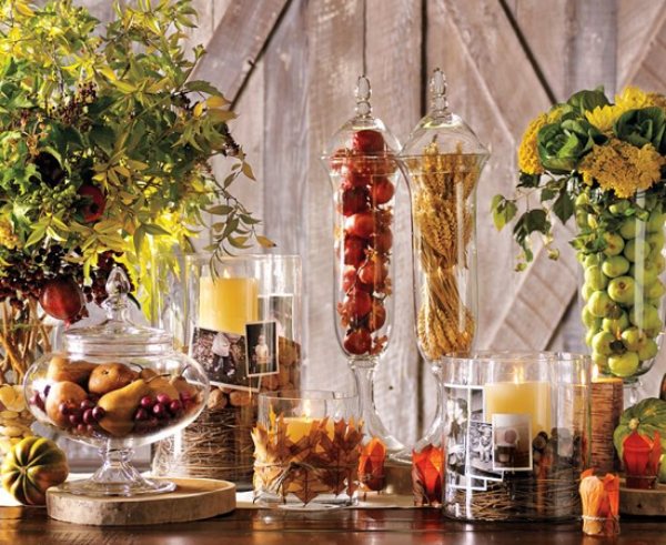 glas-behälter-mit-deckel-gefüllt-natursprodukte-herbst-tafel-dekoration