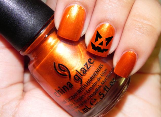 halloween-nageldesign-orangeßnagellack-kuerbis-gesicht
