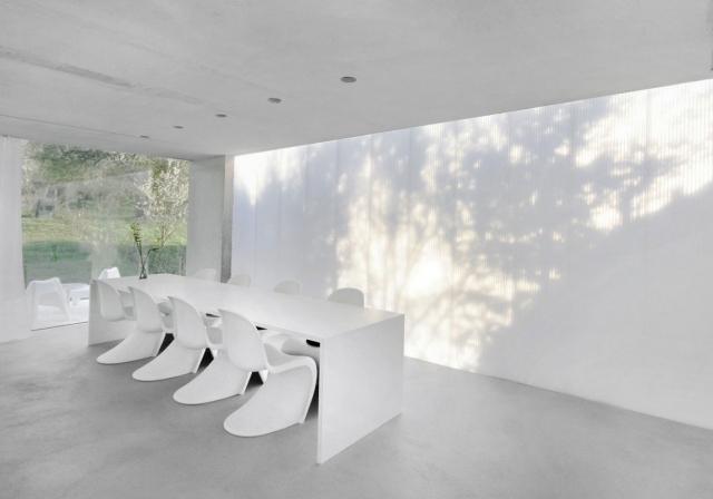 haus-minimalistisch-weisse-innenarchitektur-essbereich