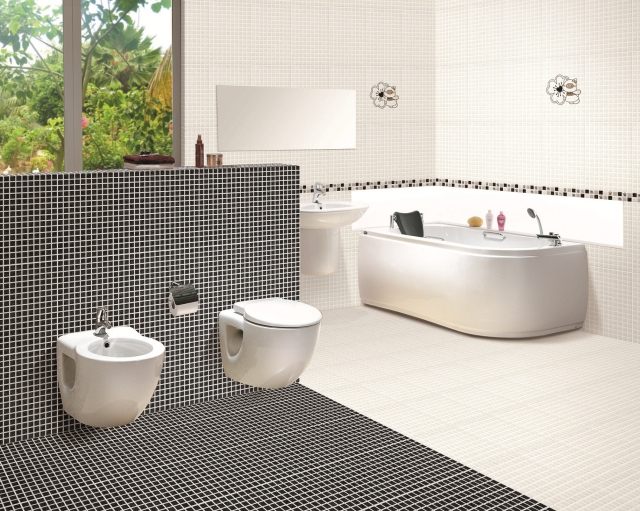ideen-für-badezimmer-mosaike-schwarz-weiß-luxuriöse-badkeramik