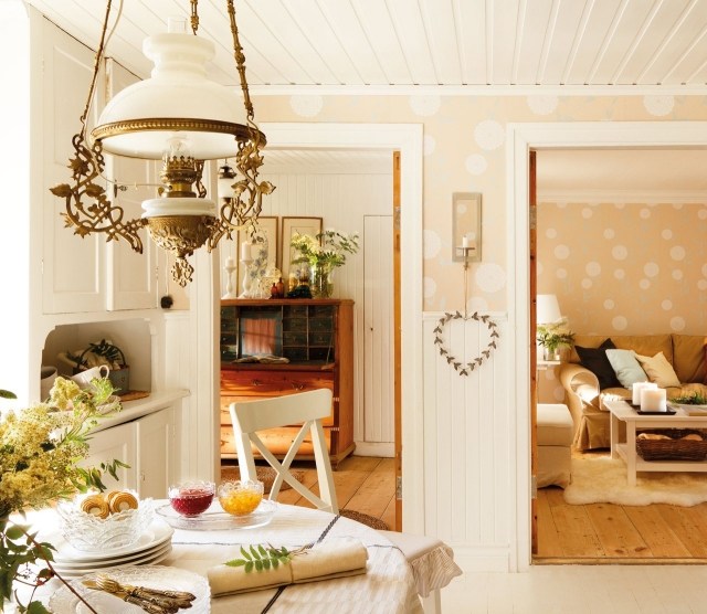 ideen-wohnzimmer im landhausstil-gemuetlich-weisse-punkte-beige-wandfarbe