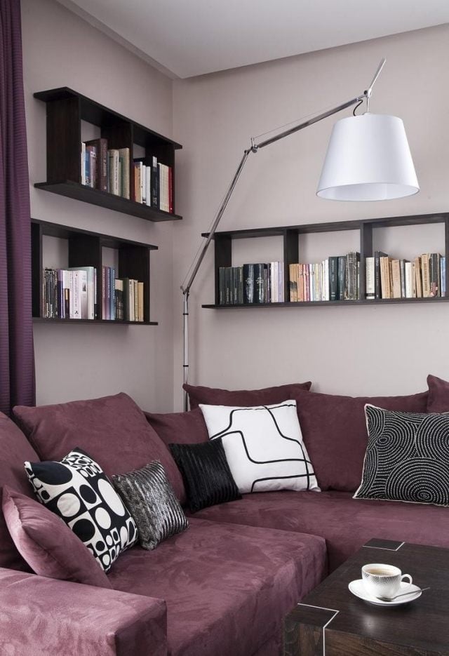 Ideen fürs Wohnzimmer streichen flieder-wandfarbe-polster-ecksofa