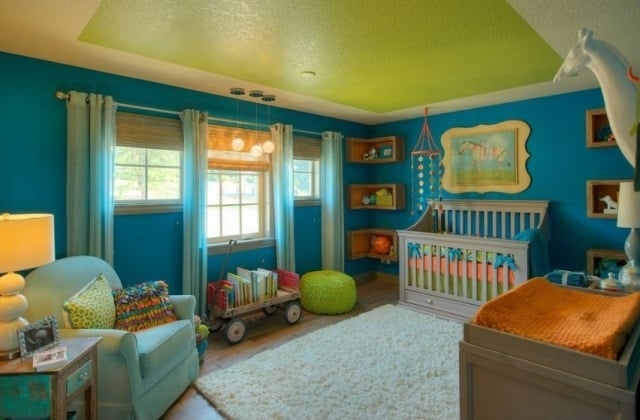 kinderzimmer-babyzimmer-farben-waende-blau-decke-gruen