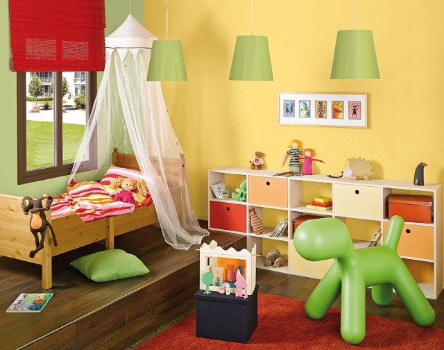 kinderzimmer-farben-gelb-gruen-einzelbett-vorhang