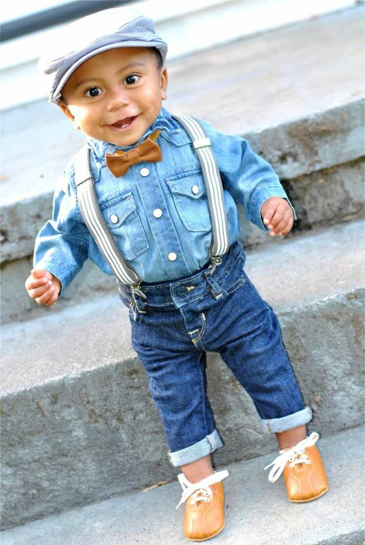 kleidung für baby jeans outfit hosentraeger muetze junge