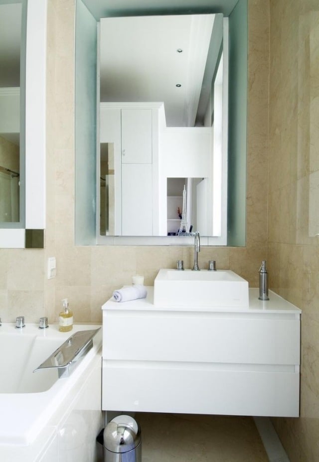 kleine-badezimmer-ideen-gestaltung-beige-fliesen-waschtisch-unterschrank