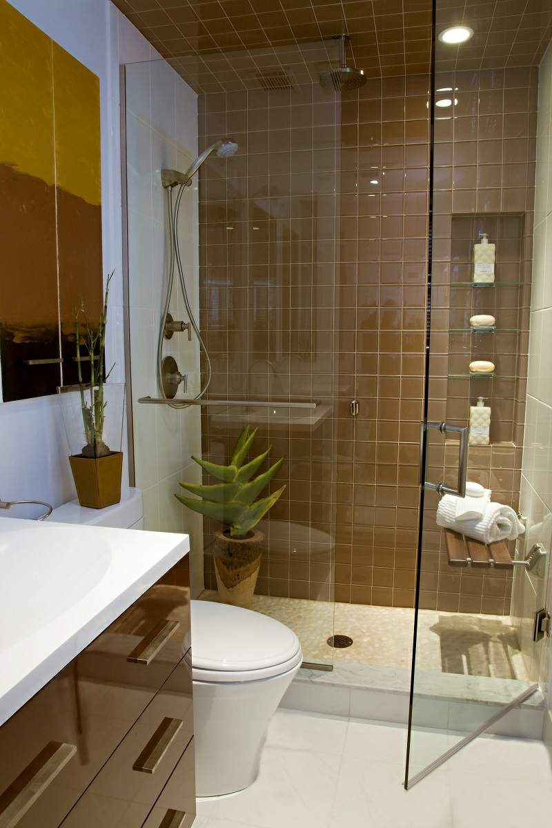 kleine badezimmer modern idee braun beige weiss hochglanz nasszelle