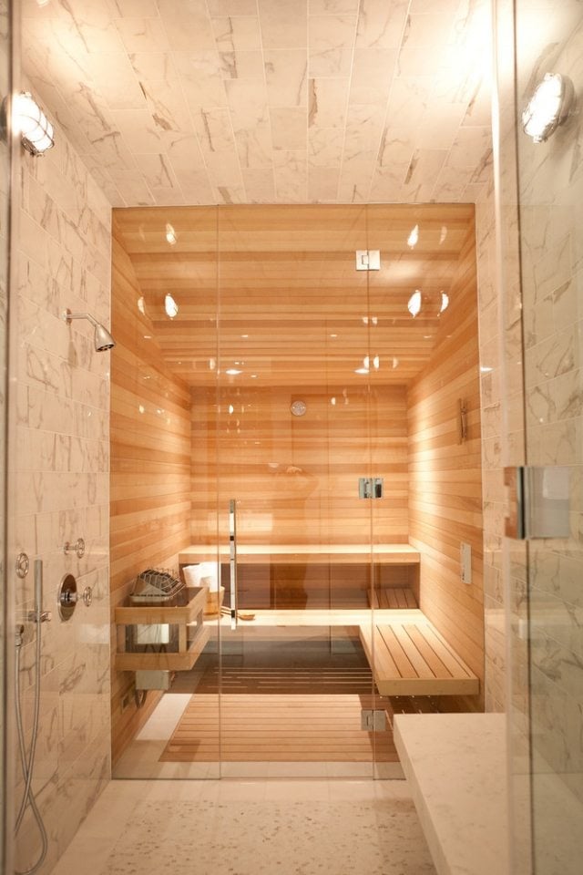 kleines-badezimmer-sauna-fliesen-marmor-optik