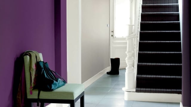 Flur gestalten Farbschema modern Treppe schwarz