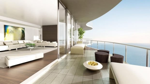 luxus-immobilie-balkon-mit-meeraussicht-geschwungen-modern