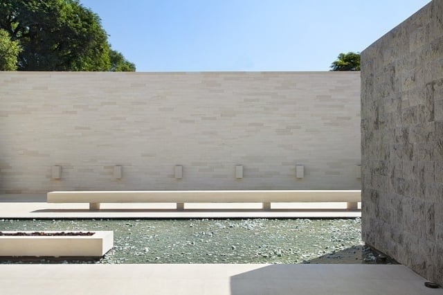 minimalistische-flachdach-konstruktion-design-villa-ohne-fenster