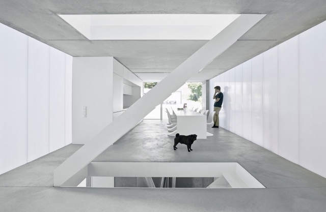 minimalistische-innenarchitektur-offenes-konzept-treppe