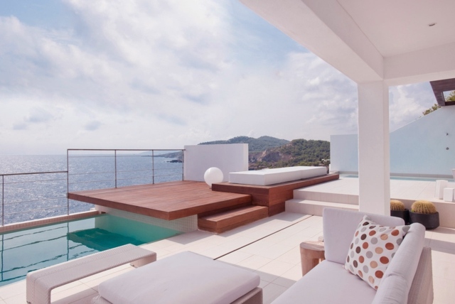 moderne terrasse holzdeck möbel weiß outdoor
