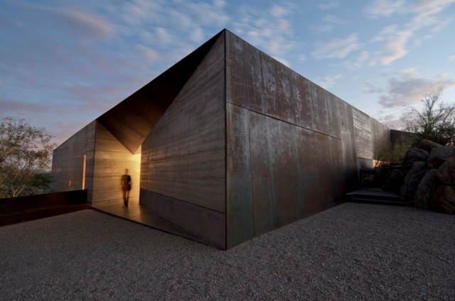 Wüste ein Stockwerk Hinterhof minimalistische Fassade