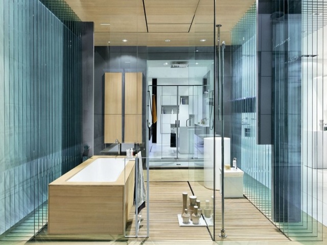 modernes-badezimmer-ausstatten-Wellness-Whirlwanne-aus-Holz