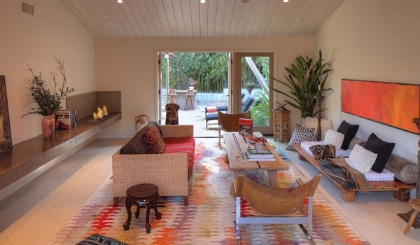 modernes-wohnzimmer-bunter-teppich-plüsch-textilien-Bohemian-Mediterran-Stil