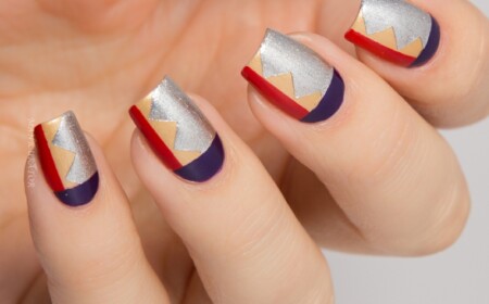 nageldesign bilder geometrisch zickzack silber gold blau rot