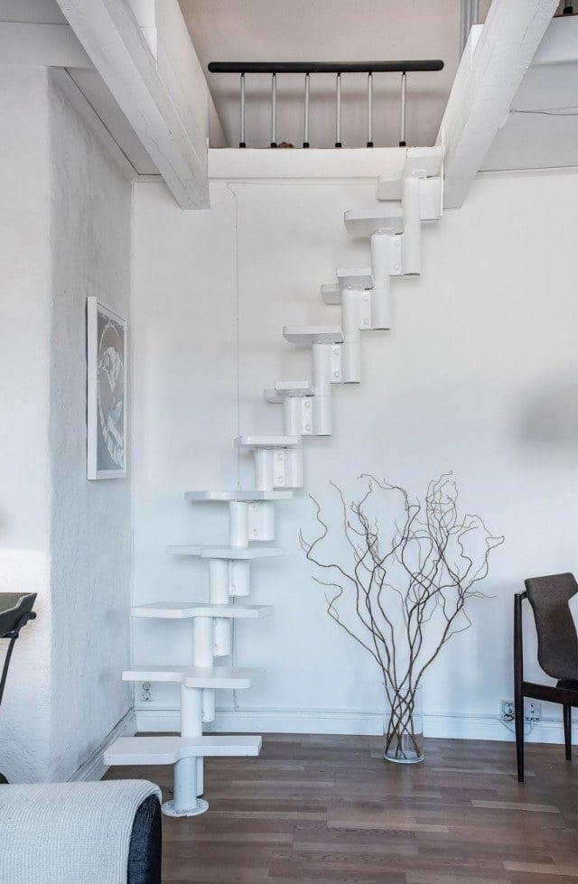 raumspartreppe-design-weiß-modern-geschwungene-stufen-Treppenbaukunst-beispiele