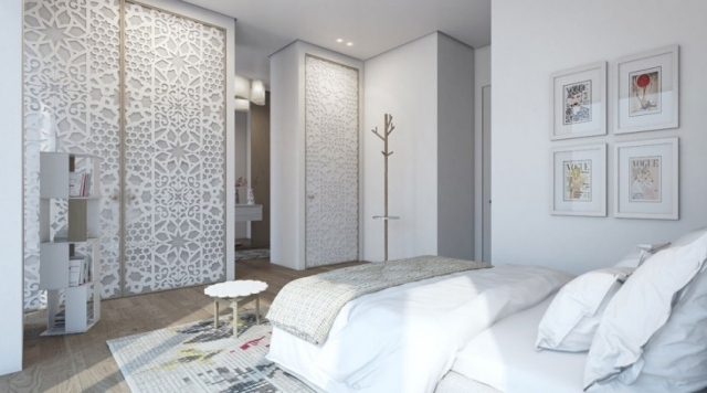 schlafzimmer-modern-gestalten-weiss-helles-holz-dekorative-kleiderschrank-tueren