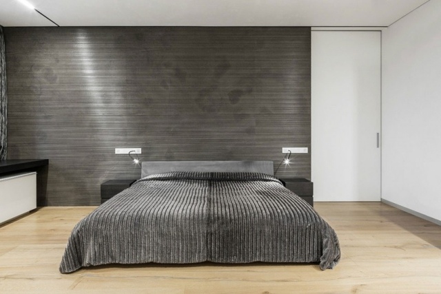 schlafzimmer modern-minimalistisch-weiss-dunkelgrau-heller-laminatboden