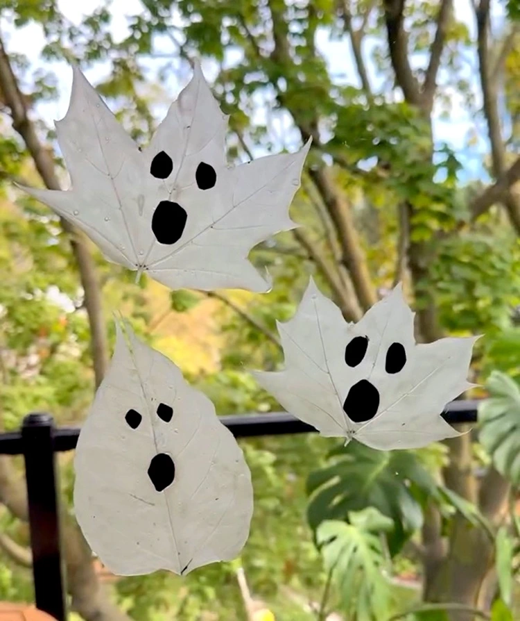 Statt Fensterfarben kann man auch Bastelkleber verwenden