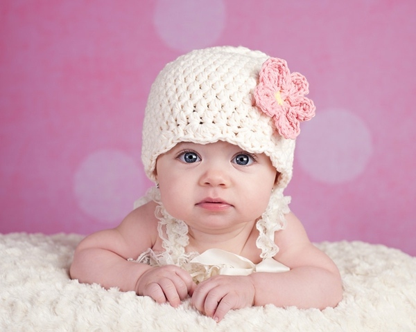 Baby Mädchen Hut hackeln Blumen weiße rosa Farbe