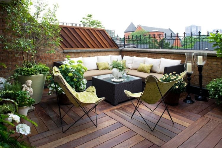 terrassen- und balkongestaltung modern rattan stuehle textil gruen holz fussboden